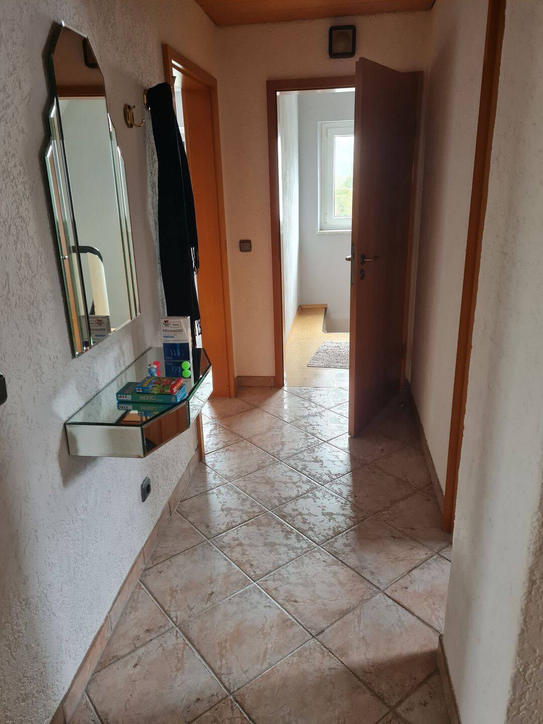 Schöne und helle 3 Zimmerwohnung (knapp 70 qm) in schöner Lage mit Schwedenofen – München – Vorschaubild 9