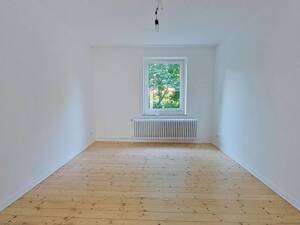 Gemütliche 2-Zimmer-Erdgeschosswohnung mit modernem Wannenbad und viel Lichteinfall – 33607 Bielefeld – Vorschaubild 3