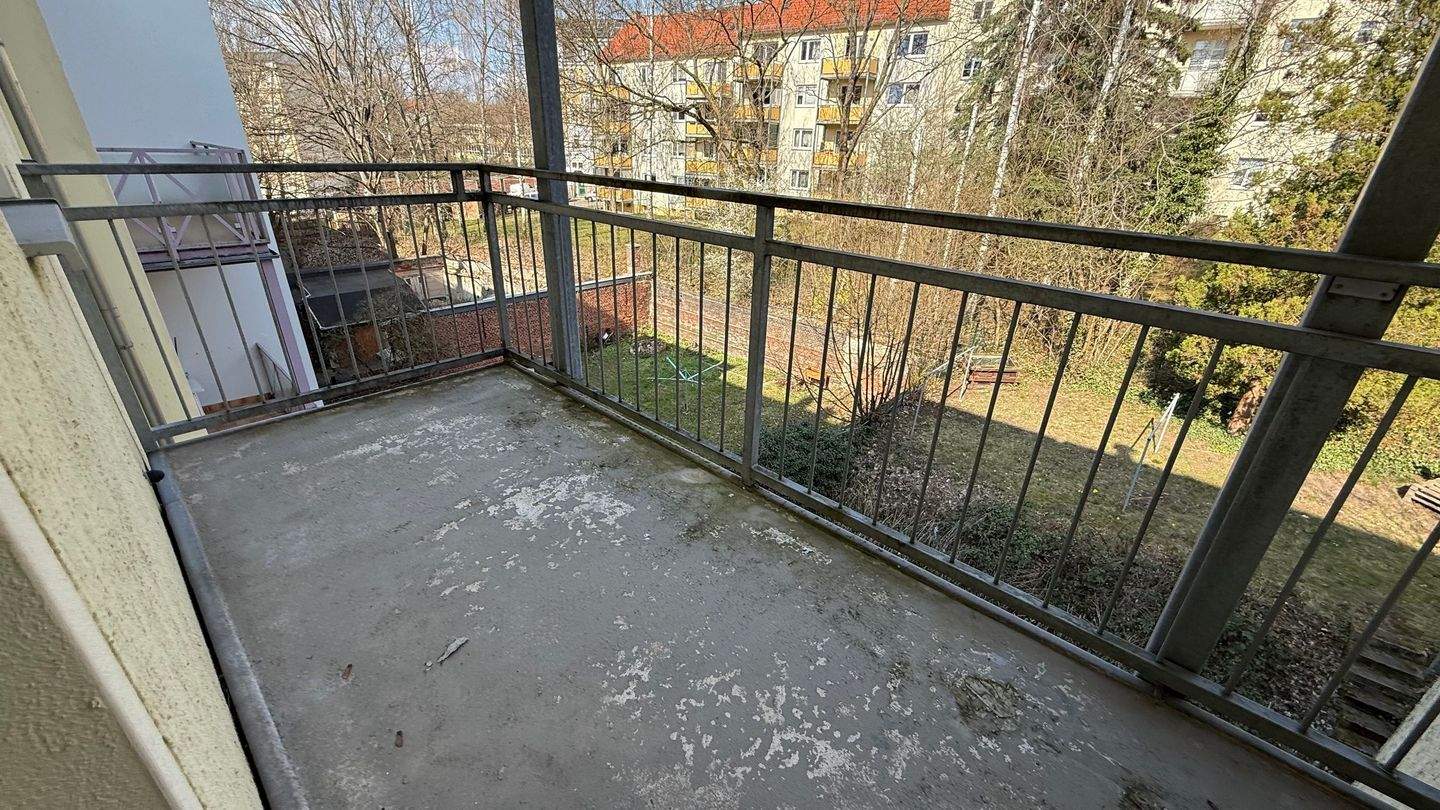 3. OG + Aufzug + großer Balkon + 2er-WG-gerecht mit EBK *** – Chemnitz – Vorschaubild 9