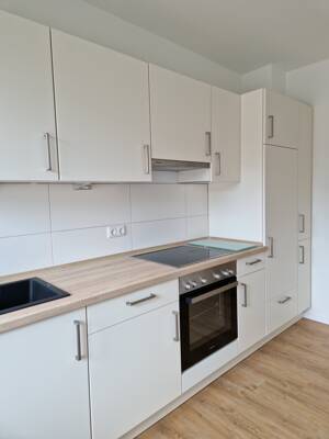 Hier warten 71 m² zum Wohlfühlen auf Sie - saniert und bezugsfertig ab sofort mit Terrasse und großem Gemeinschaftsgarten