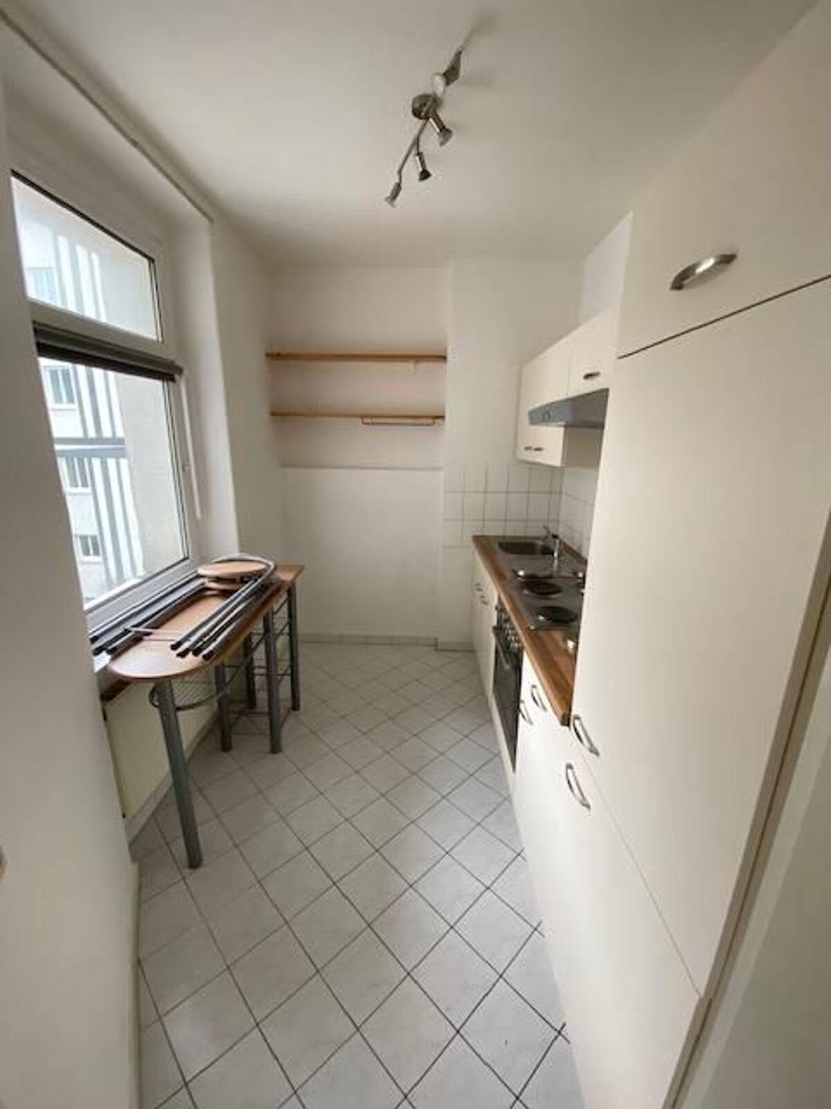 Preiswerte 3-R-Whg. Altbau im 2.OG ca.73 m²; in Magdeburg- Stadtfeld -Ost zu vermieten. – 39108 Magdeburg – Bild 1 von 8