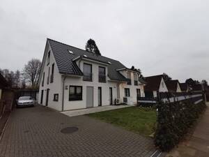 Geräumige, möblierte Doppelhaushälfte mit Garten, Pool und Kamin in ruhiger Lage - HH-Eidelstedt