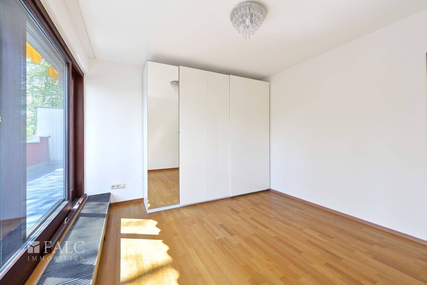 Exklusive Wohnung in ruhiger Lage mit Pool, ideale Raumaufteilung - vielseitig nutzbar & WG geeignet – München – Vorschaubild 7