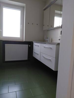 Lichtdurchflutete, komplett sanierte Doppelhaushälfte mit Garten - familienfreundlich wohnen in Regensburg-Schwabelweis – 93055 Regensburg – Vorschaubild 9