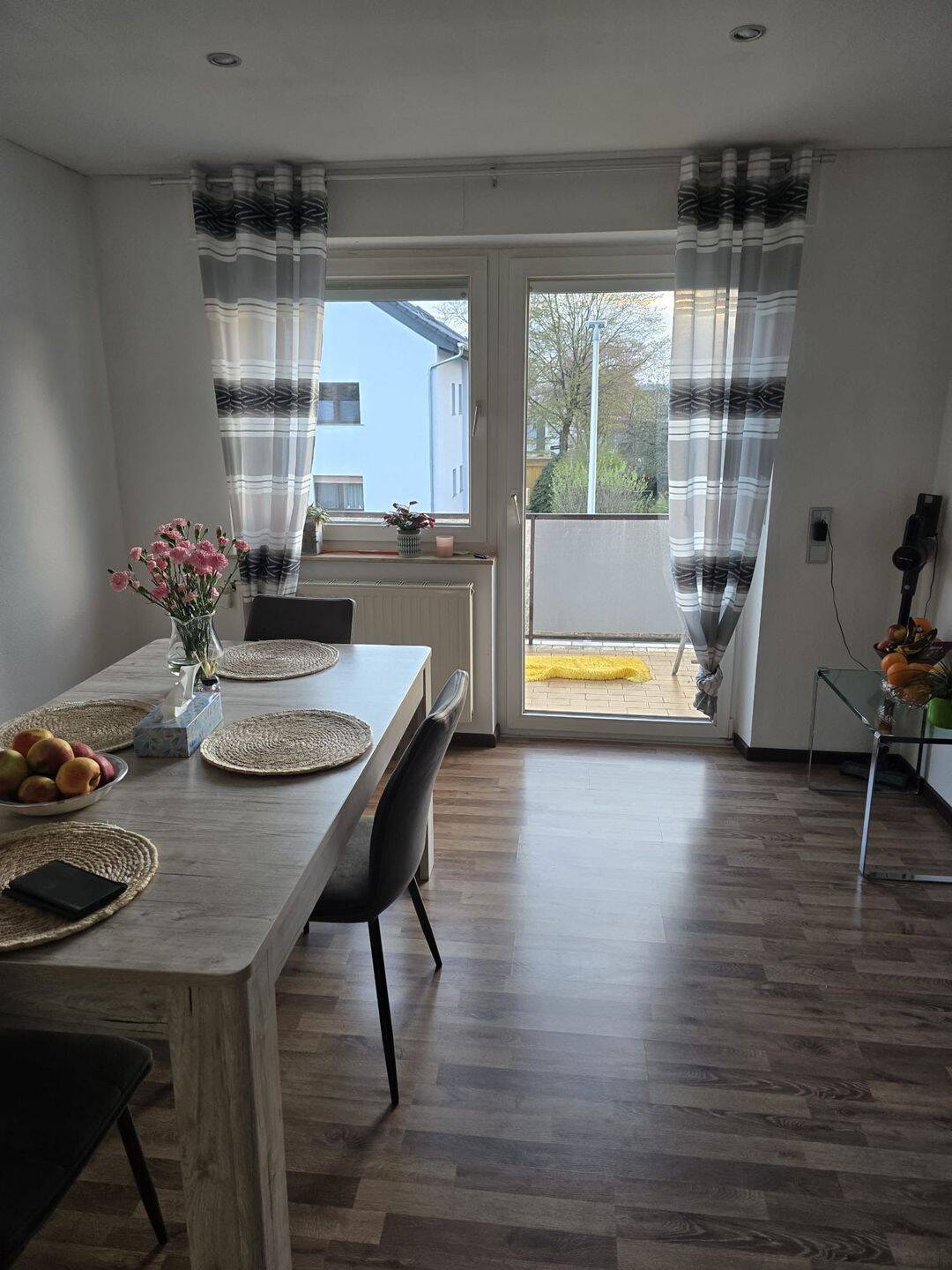 3-Zimmer-Wohnung mit 2 Balkonen und Parkplatz zu vermieten – Großostheim – Vorschaubild 2