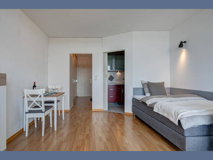Möbliert: Helle, modern möblierte Wohnung im OEZ – München – Vorschaubild 3