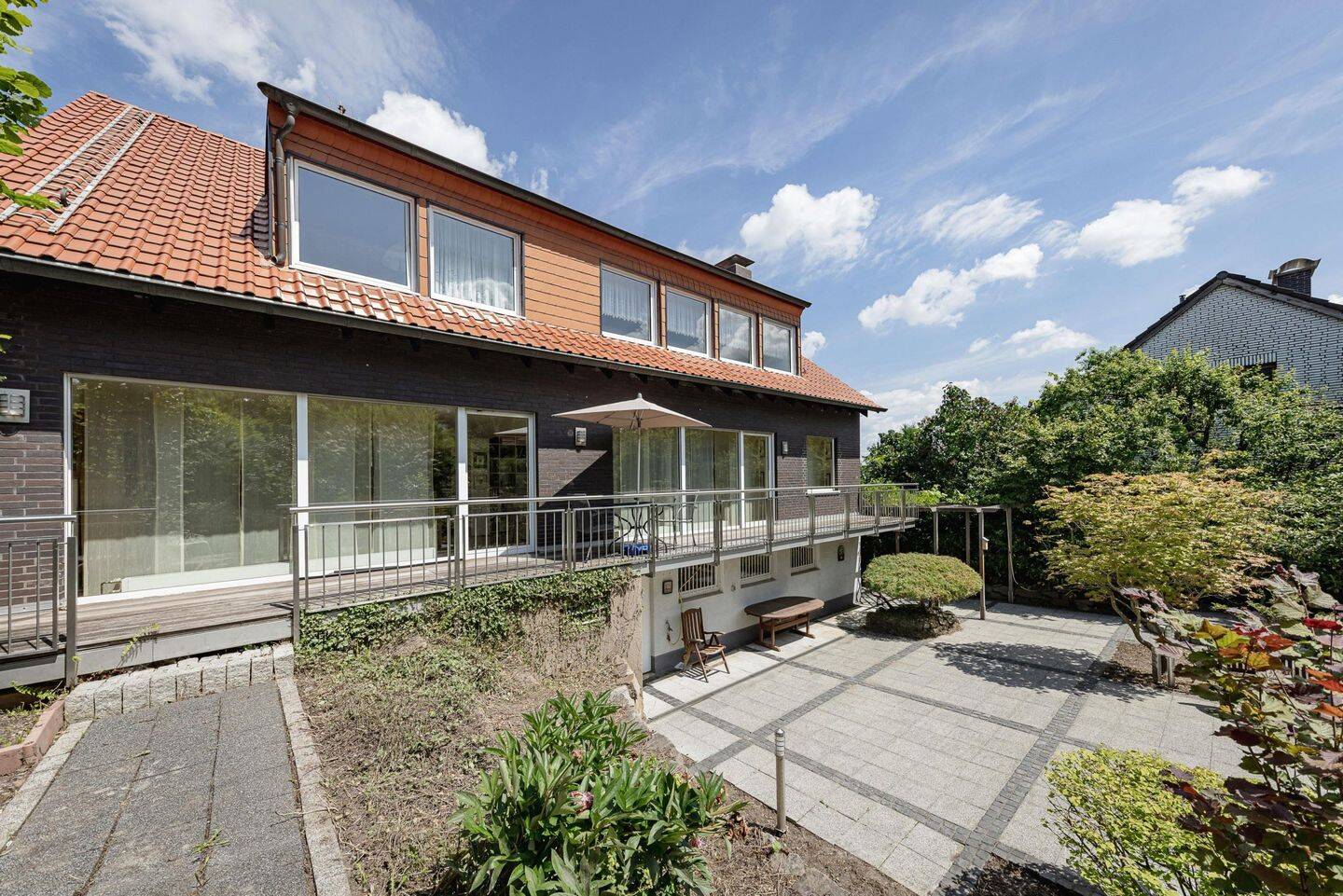 Großzügiges Wohnen in bester Süd-Lage von Dortmund - vielseitiges Ein- bis Dreifamilienhaus mit parkähnlichem Grundstück – Dortmund – Vorschaubild 3