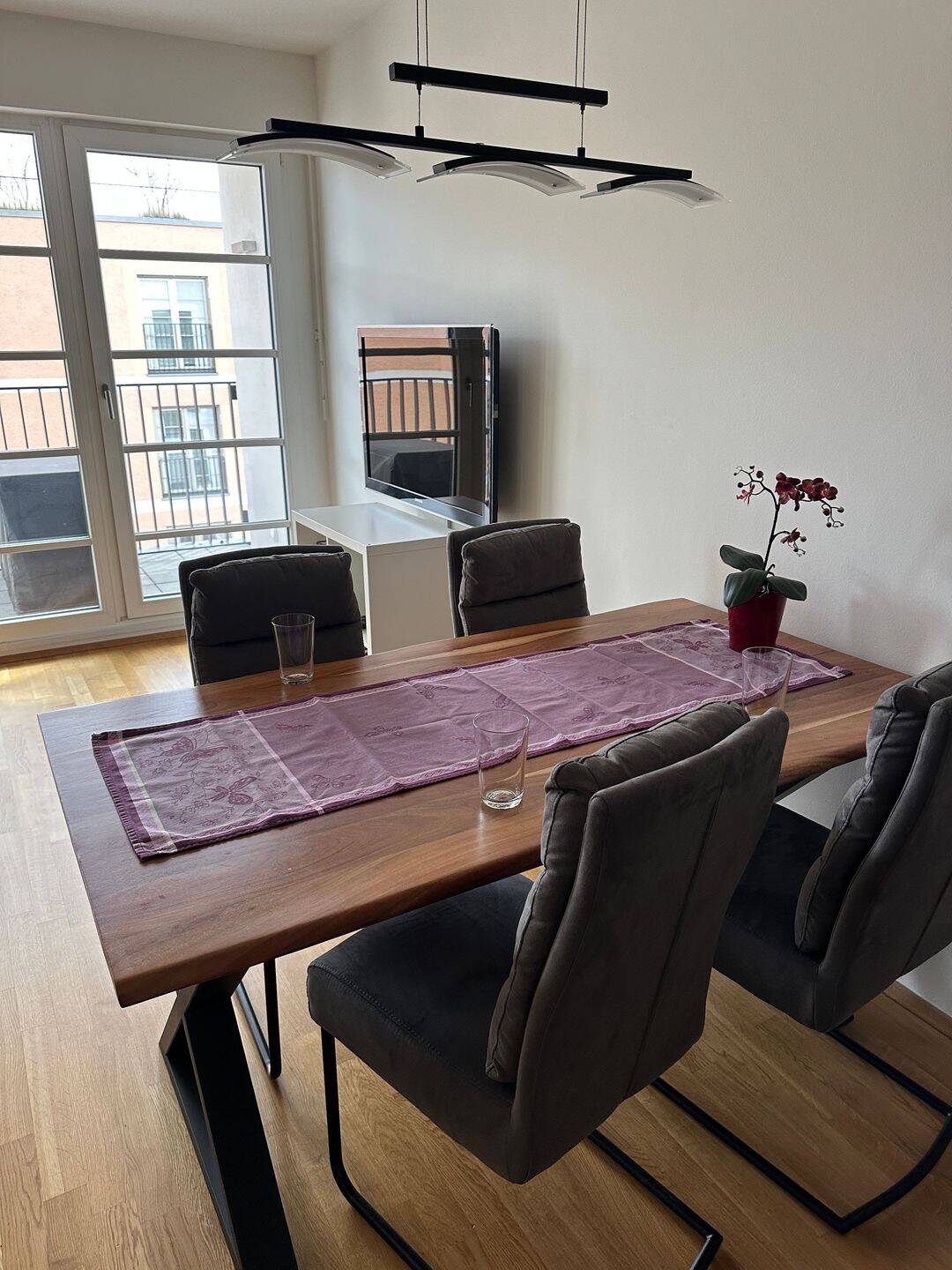 Sonnige 2-Raum-Wohlfühl-Wohnung mit Balkon und Dachterrassennutzung – München – Vorschaubild 3