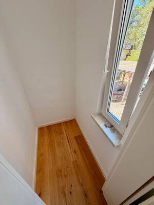 Einziehen und wohlfühlen: Frisch sanierte 4-Zimmer-Wohnung in Hochheim mit EBK & Balkon – 99094 Erfurt – Vorschaubild 7