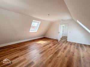 Helle 1,5-Zimmer-Dachgeschosswohnung mit Einbauküche in der schönen Cannstatter Altstadt – 70372 Stuttgart – Vorschaubild 2