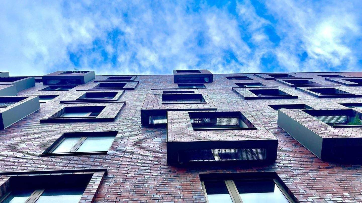 Stilvolle 2-Zimmer-Wohnung mit Loggia, Tiefgarage & Dachterrasse mit Blick auf Elbphilharmonie und Michel