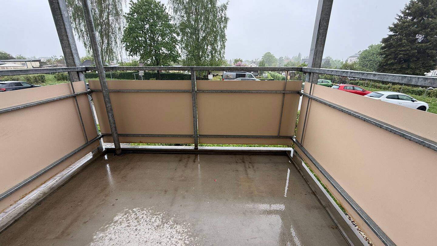 Wohne am Heimgarten + sonniger Balkon am Wohnzi. + Bad mit Fenster – Chemnitz – Vorschaubild 4
