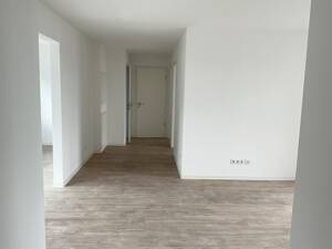 Direkt einziehen! 3-Zimmer-Wohnung + Balkon im NEUBAU! Moderne Ausstattung + Tageslichtbad + Aufzug – 33604 Bielefeld – Vorschaubild 4