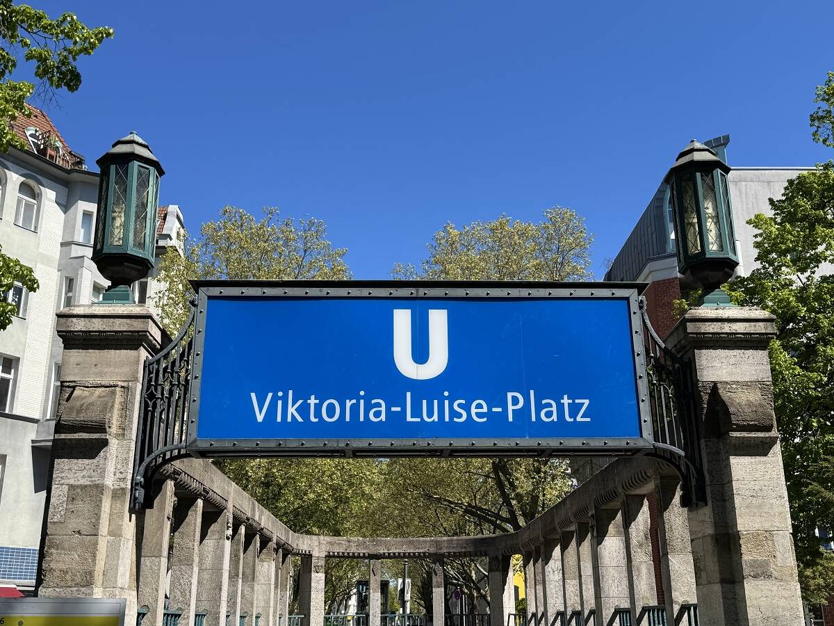 Lage, Lage, Lage! Viktoria-Luise-Platz! Sonnige, gepflegte 2 Zi.-Wohnung mit Südbalkon.