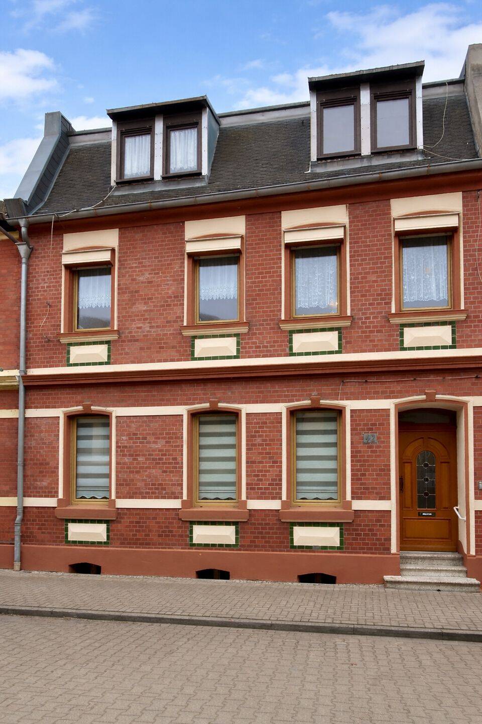 Platz für Familie, Mehrgenerationenwohnen, Homeoffice & neue Wohnideen – Güsten – Bild 1 von 9