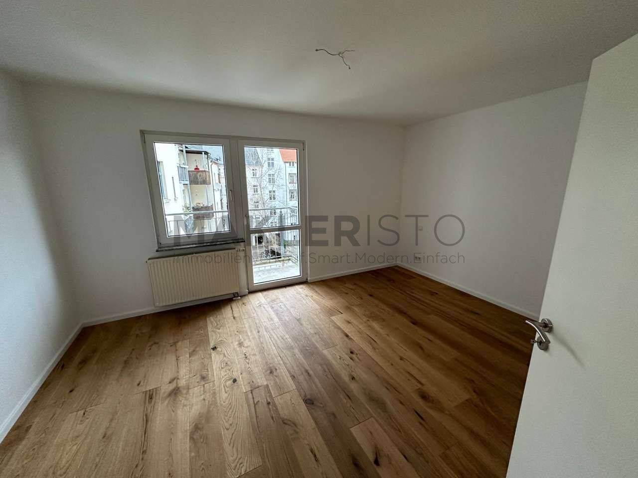 **Traumhafte 2 Raumwohnung mit Stellplatz, Einbauküche und Balkon in der Südvorstadt** – Leipzig – Vorschaubild 4