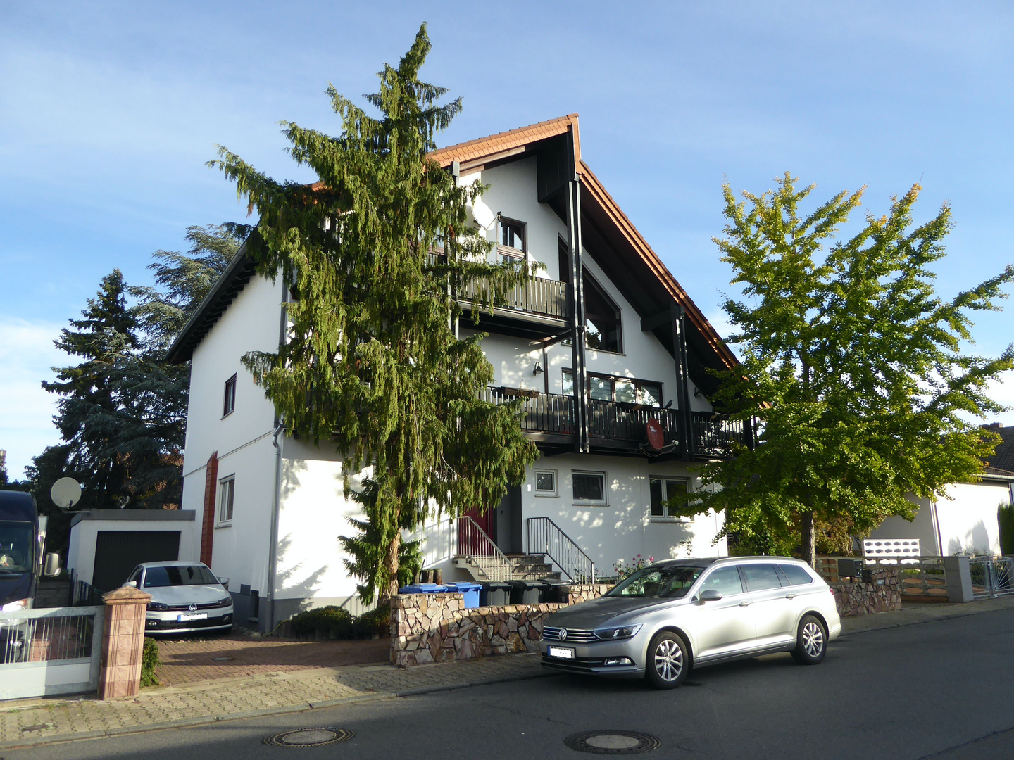 PROVISIONSFREI - großes, gepflegtes Wohnhaus mit 3 geräumigen Wohneinheiten und Garten – Riedstadt – Bild 1 von 9