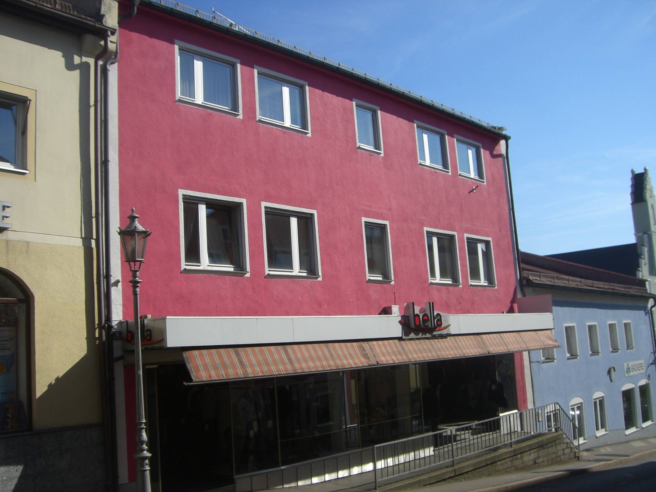 Stadthaus mit Gewerbefläche und mehreren Wohnungen in 94481 Grafenau zu verkaufen – Grafenau – Vorschaubild 2