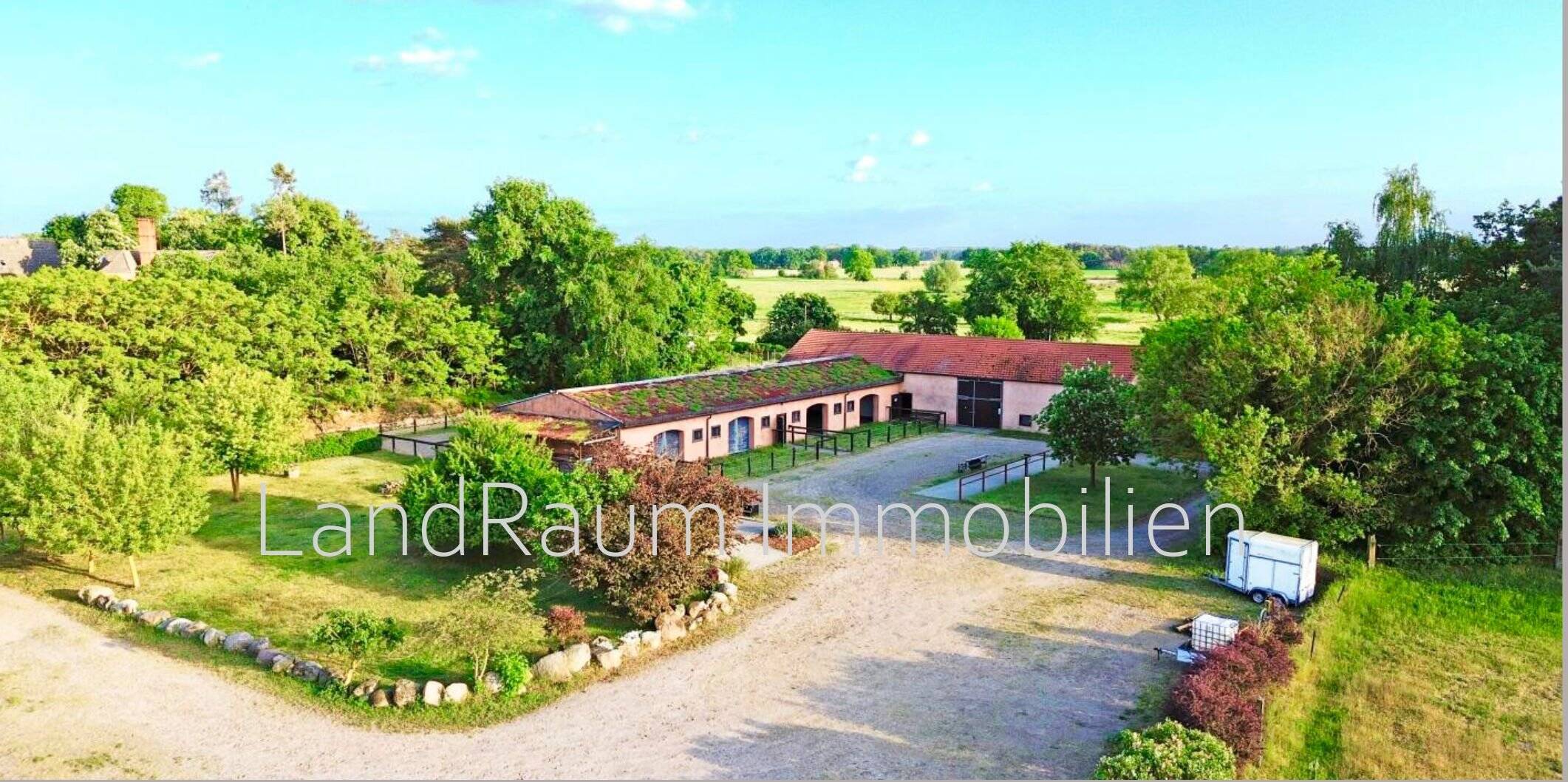 Pferdehof - Reitanlage, 4 FeWo, 10 ha Land + ca. 5,2 ha Pachtland, Reithalle 20 x 60 m + Aussenreitplätzen, Laufstall 16 Pferde+4 Boxen, g – Dreetz – Vorschaubild 7