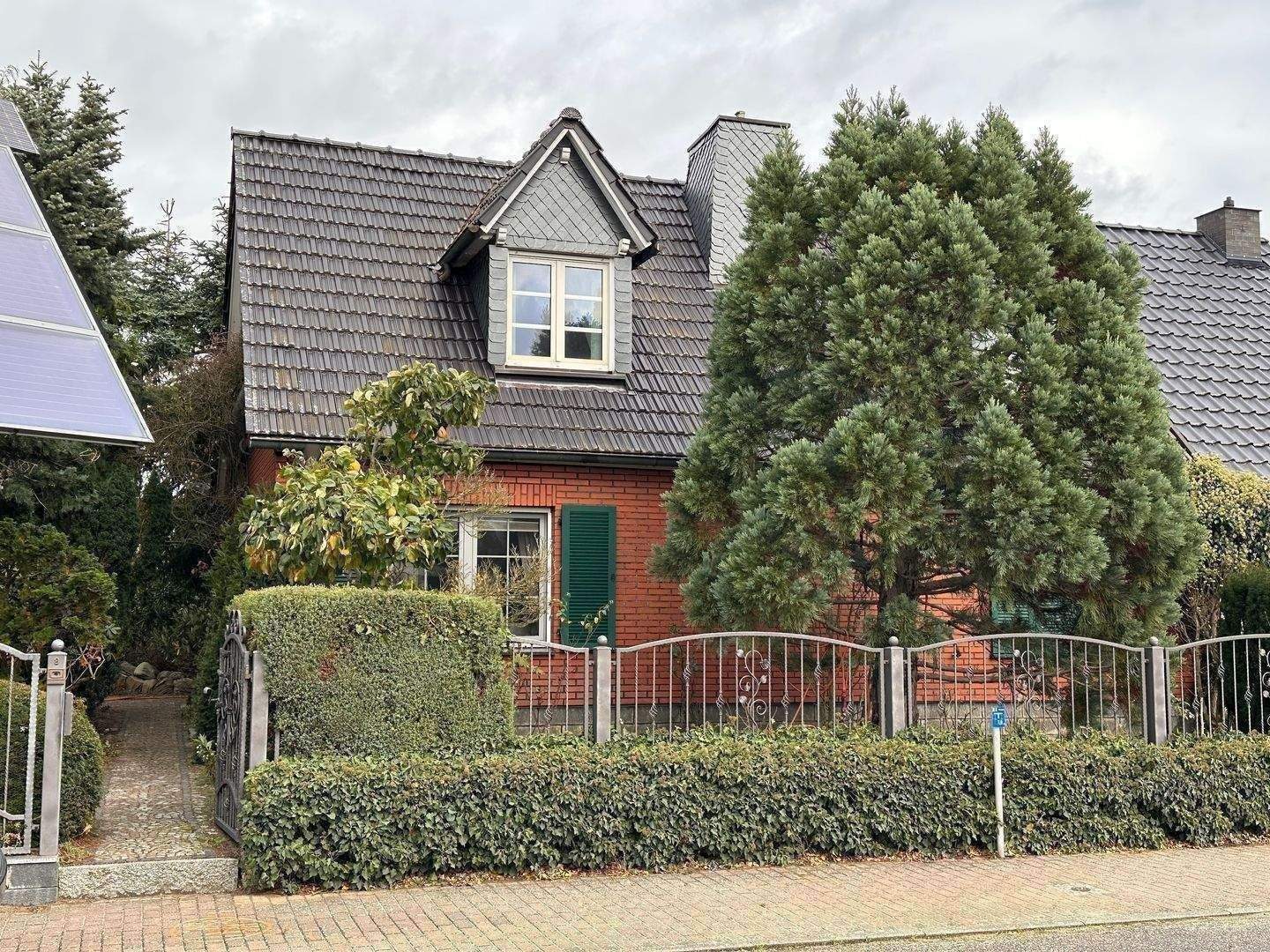 Einfamilienhaus mit großem Grundstück und Remise – Schwedt/Oder – Vorschaubild 2