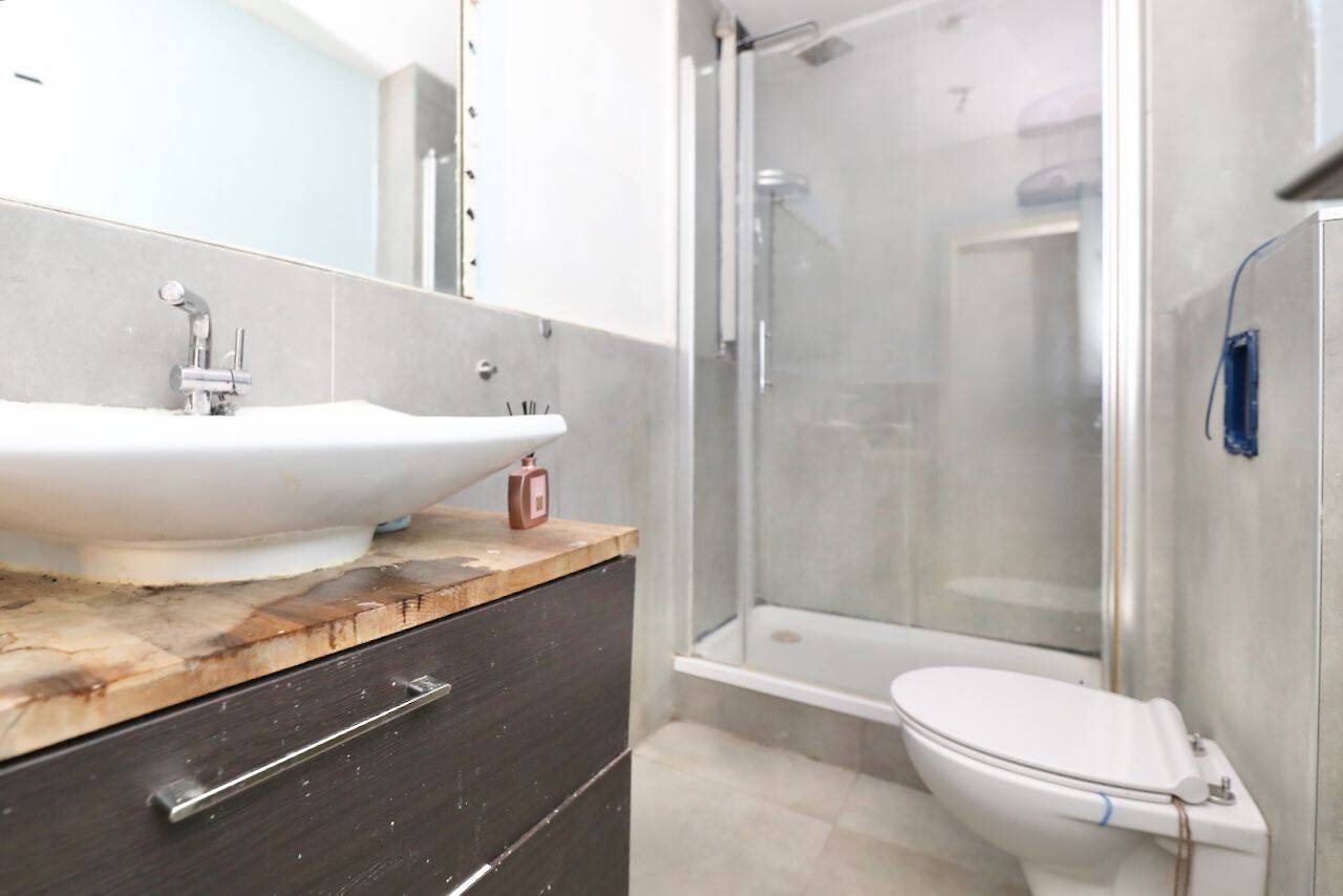 ÜBER DEN DÄCHERN BERLINS - MIT ÜBERDACHTEM BALKON & WEITBLICK - ZUM NEU GESTALTEN – Berlin – Vorschaubild 3