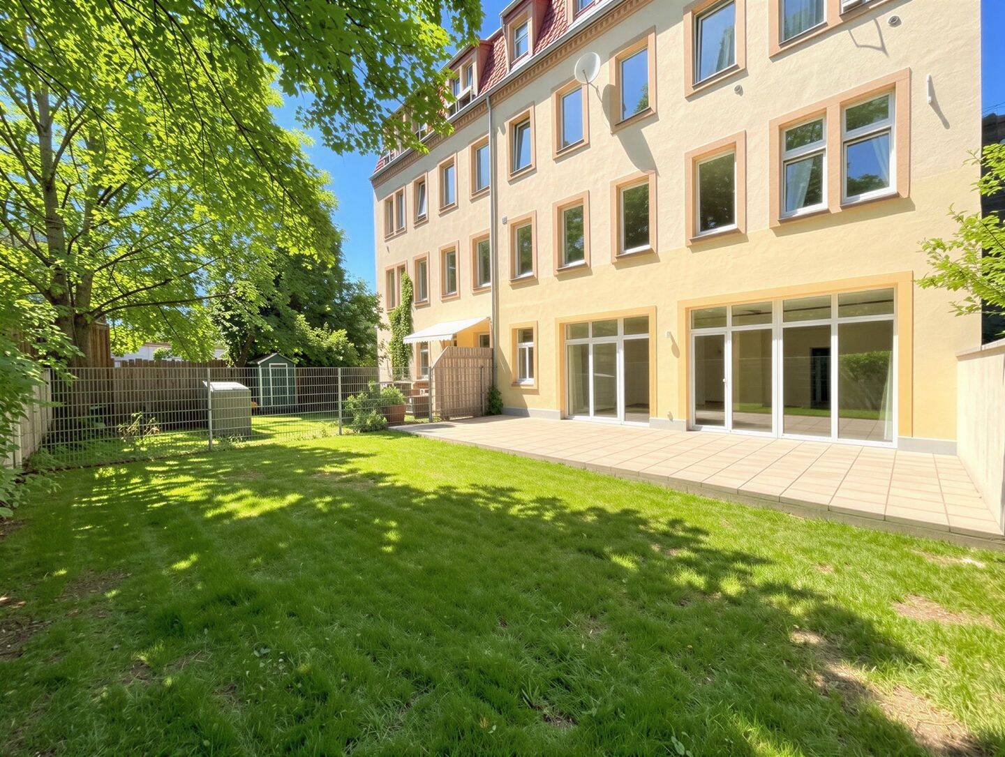 Im Herzen der Neustadt! I eigener Garten I neue Einbauküche I Tageslichtbad mit Wanne und Dusche