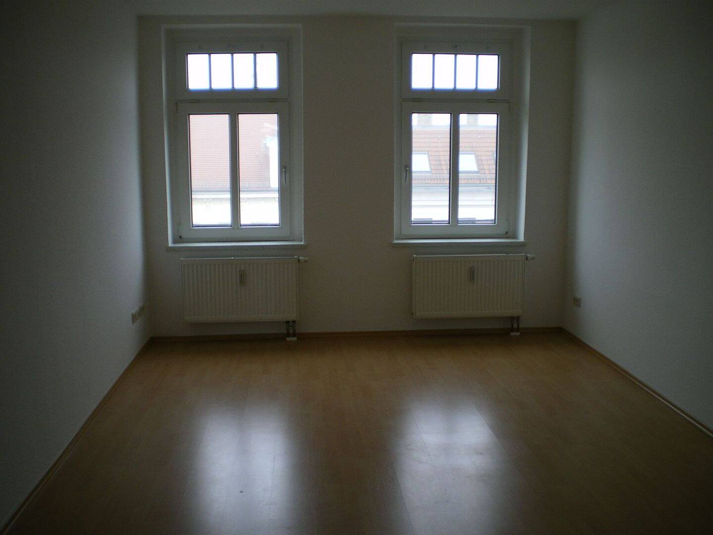 Gohlis - schöne 3-Zi-DG-Wohnung mit Balkon, Tageslichtbad, Wanne und Laminat ! – Leipzig – Vorschaubild 4