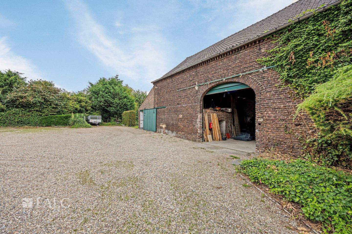 Historisches Anwesen mit viel Potenzial: Sanierungsbedürftiger Pferdehof in Krefeld/Traar! – Krefeld – Vorschaubild 9