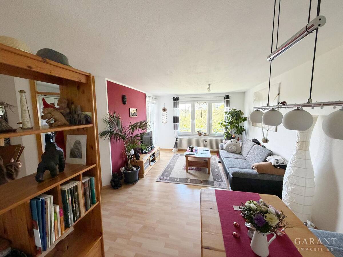 Charmante 2 1/2 Zimmer-Wohnung mit Balkon in ruhiger Lage von Stuttgart-Mühlhausen – 70378 Stuttgart – Bild 1 von 7