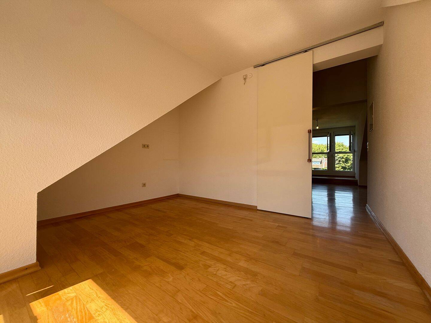 Dachgeschosswohnung mit Einbauküche in begehrter Lage – Mannheim – Vorschaubild 6