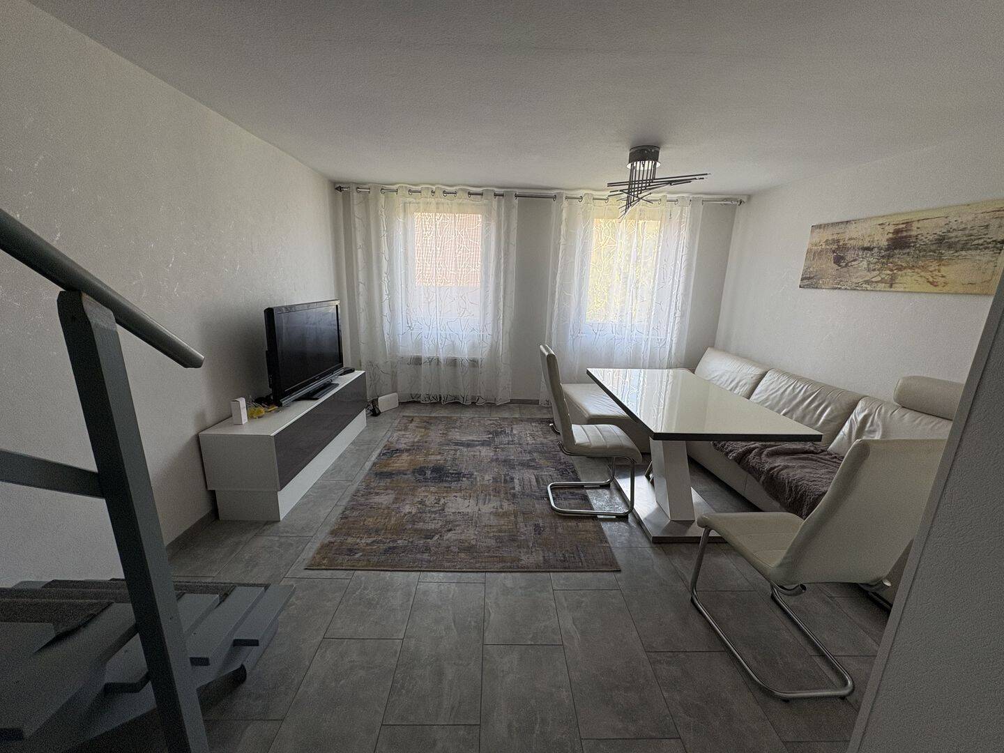Charmantes Einfamilienhaus mit Garage und einladender Terrasse. – Weikersheim – Vorschaubild 5