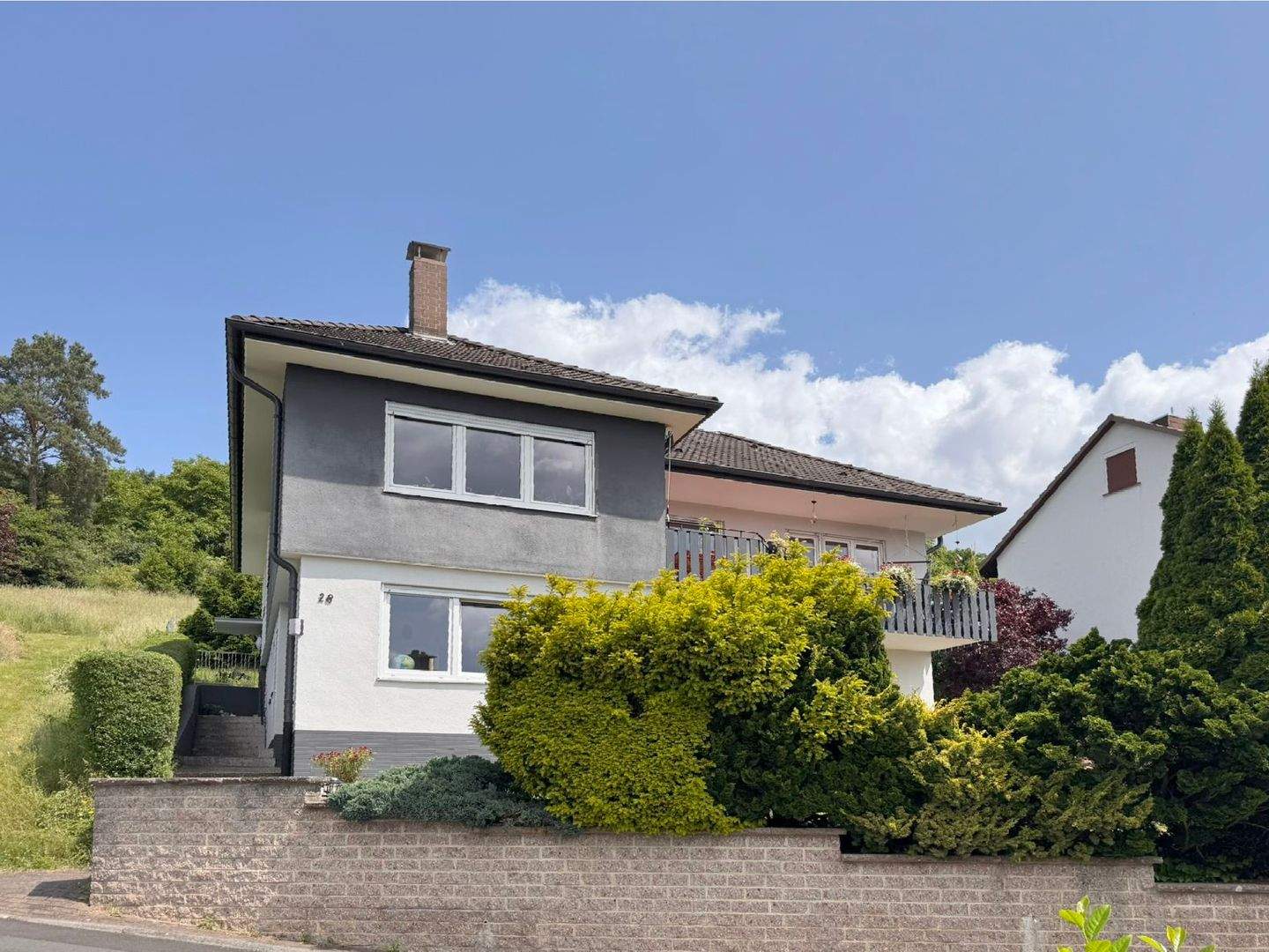 Renovierter Winkelbungalow mit Möglichkeit einer Einliegerwohnung in bester Südhanglage in Rotenburg an der Fulda – Rotenburg an der Fulda – Vorschaubild 2