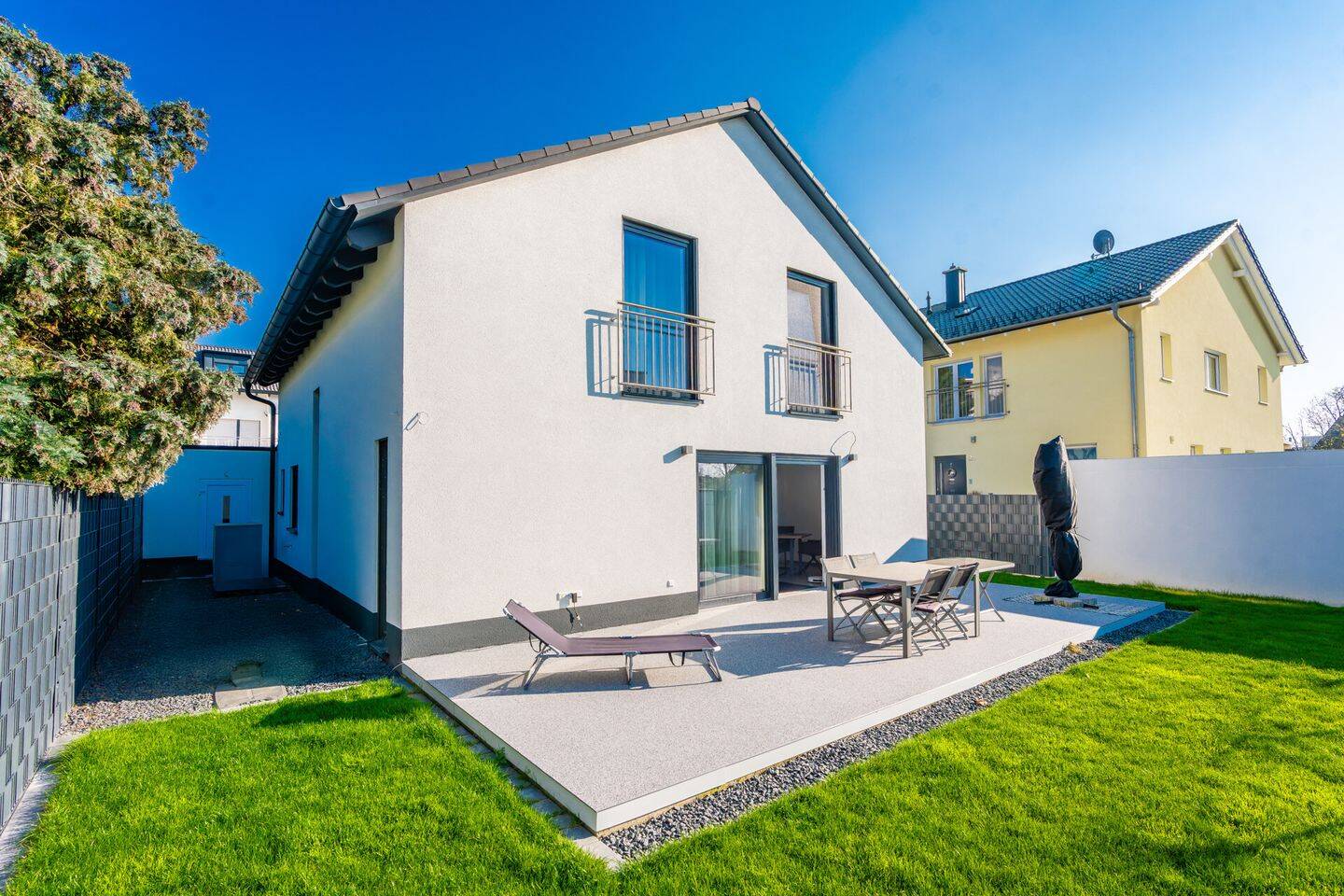 Einziehen & Wohlfühlen: Familienfreundliches Traumhaus mit Garten, Klimaanlage & Einbauküche – Linkenheim-Hochstetten – Bild 1 von 9