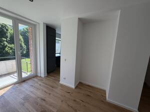 Modernisiert und ruhig gelegen: gut geschnittene Wohnung zum Erstbezug – 22529 Hamburg – Vorschaubild 2