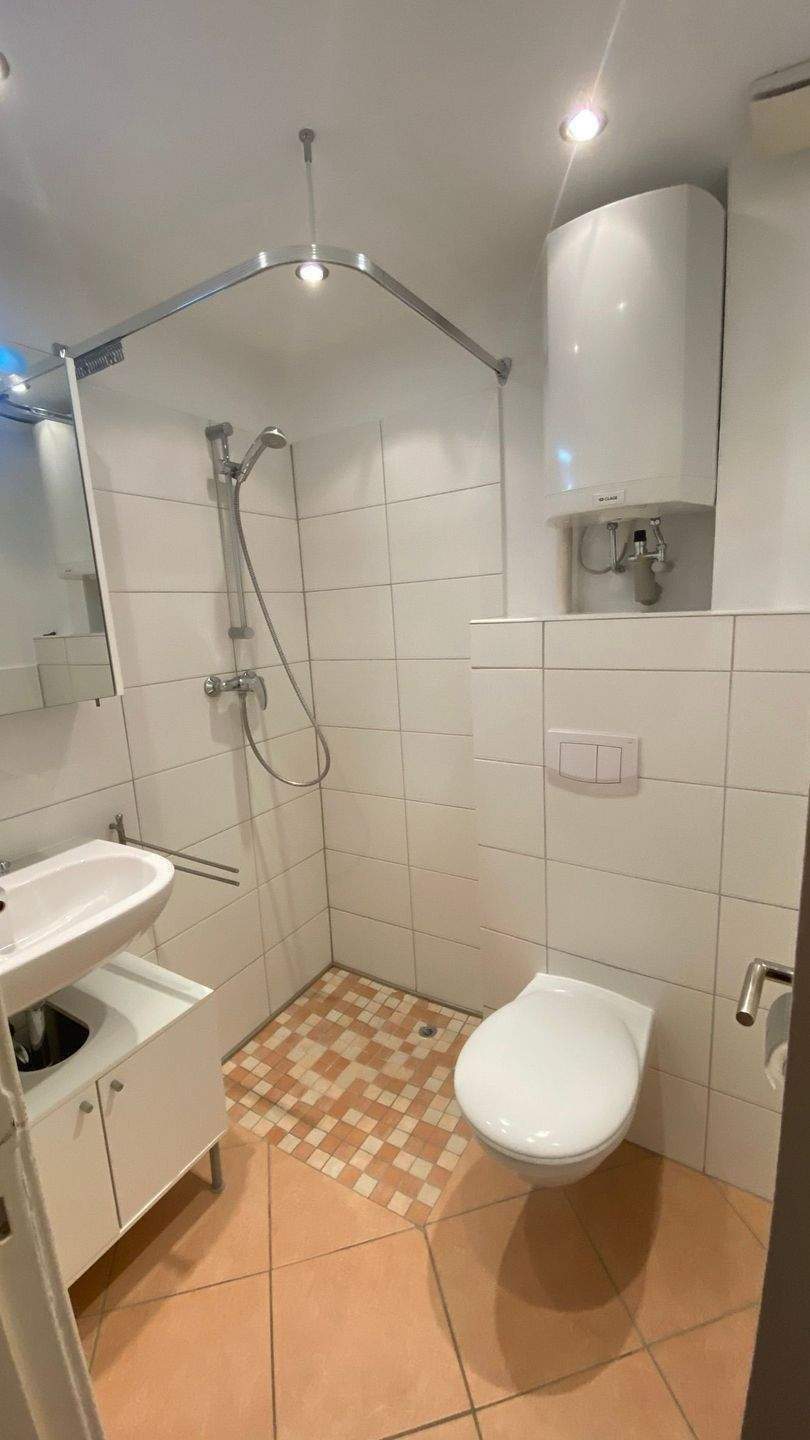 Winterhude: Appartement, ebenerdiges Duschbad, Einbauküche, 1. OG, Fahrstuhl, französicher Balkon, renoviert!!*** – Hamburg – Vorschaubild 4