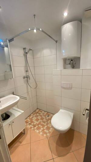 Winterhude: Appartement, ebenerdiges Duschbad, Einbauküche, 1. OG, Fahrstuhl, französicher Balkon, renoviert!!*** – 22299 Hamburg – Vorschaubild 4