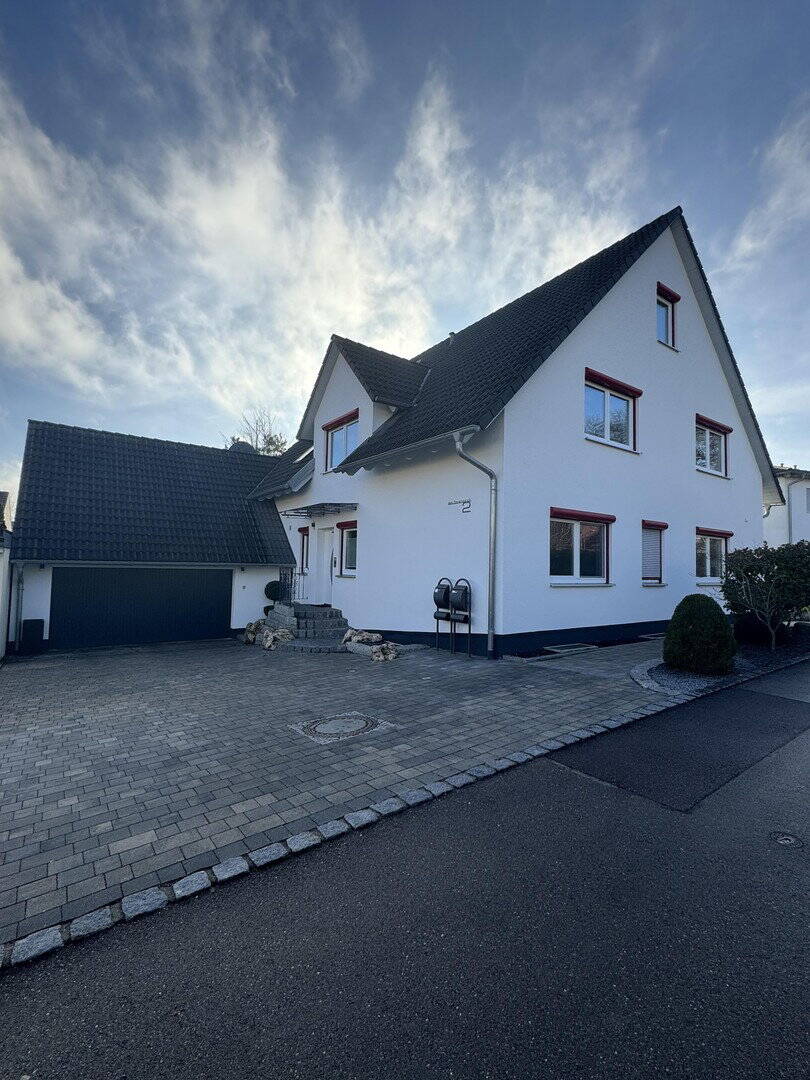 Zwei Wohneinheiten, ein Lebensgefühl - Ruhiges Haus mit Garten – Dillingen an der Donau – Bild 1 von 9