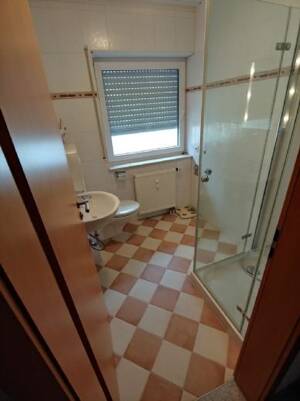 Schöne 2-Zimmer-Wohnung in der 2. Etage mit Einbauküche an einzelne Person zu vermieten. – 74080 Heilbronn – Vorschaubild 4