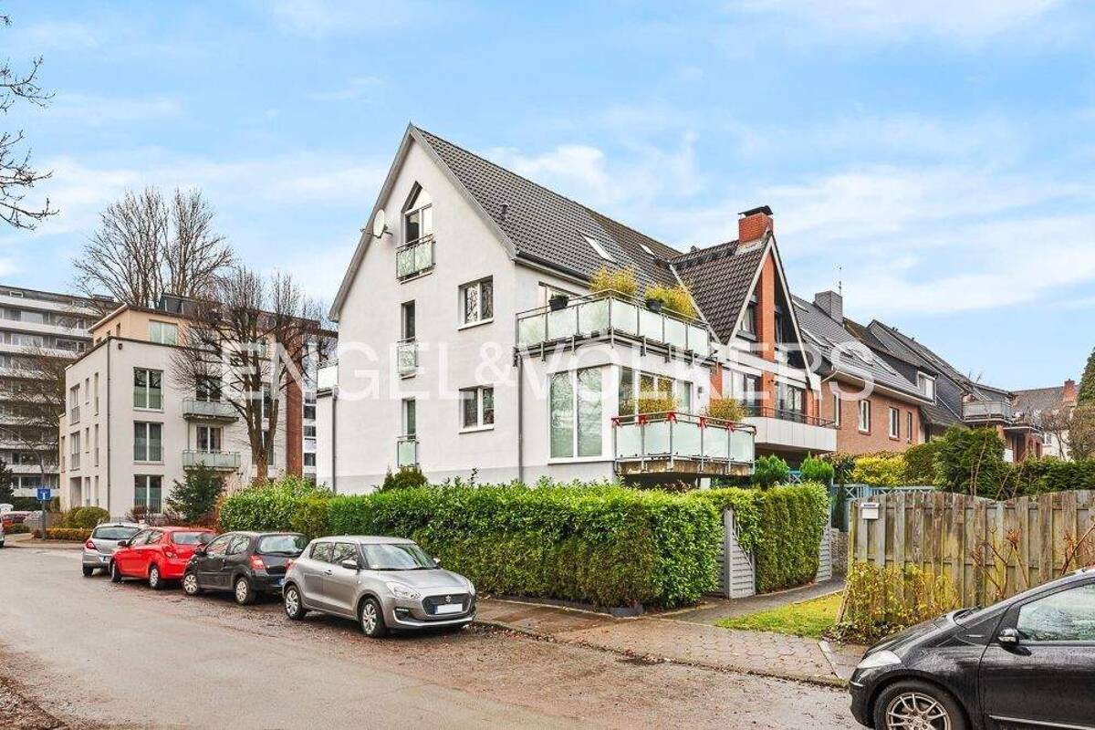 Attraktives Investment mit 3 Wohneinheiten in ruhiger, grüner Lage mit bestem Energiewert – 22047 Hamburg – Bild 1 von 9