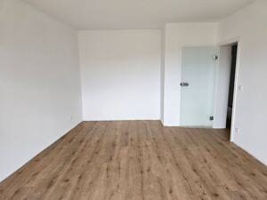 Fürth-Stilvoll sanierte 2-Zimmerwohnung im 5.OG mit Aufzug, Loggia und Bad mit Fenster!! – 90762 Fürth – Vorschaubild 3