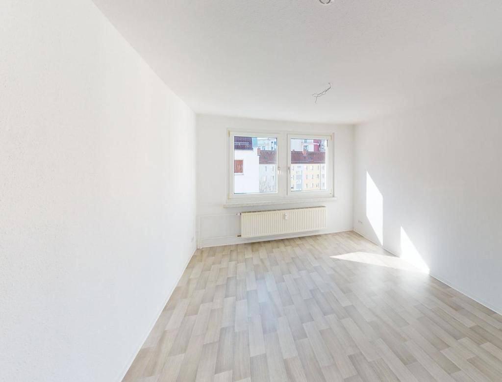 Lichterfüllte 3-Raum-Wohnung mit Tageslichtbad – Chemnitz – Vorschaubild 3