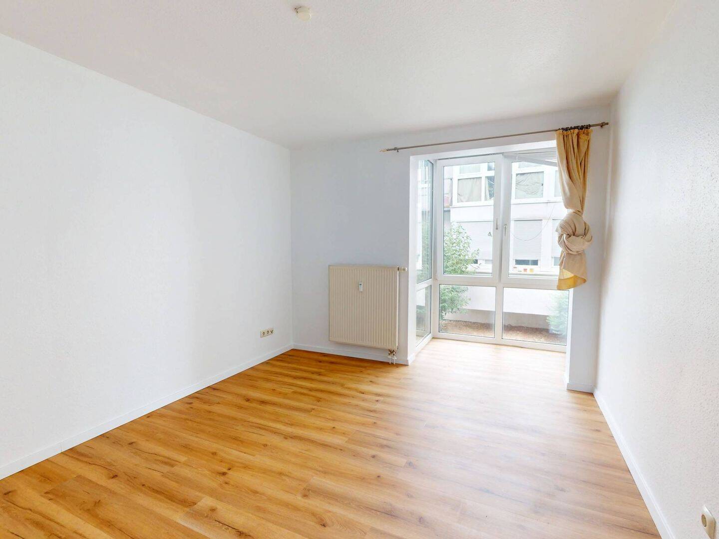 Lichtdurchflutetes Wohnglück: 2-Zimmer-Wohnung mit vollverglastem Erker & Tageslichtbad