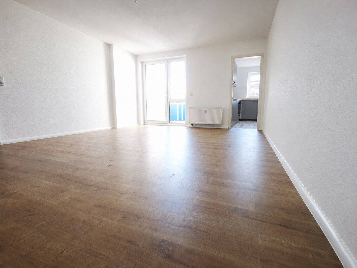 Moderne 3-Zimmer-Wohnung mit neuer Einbauküche, Loggia & Tiefgaragenstellplatz in Schlosschemnitz