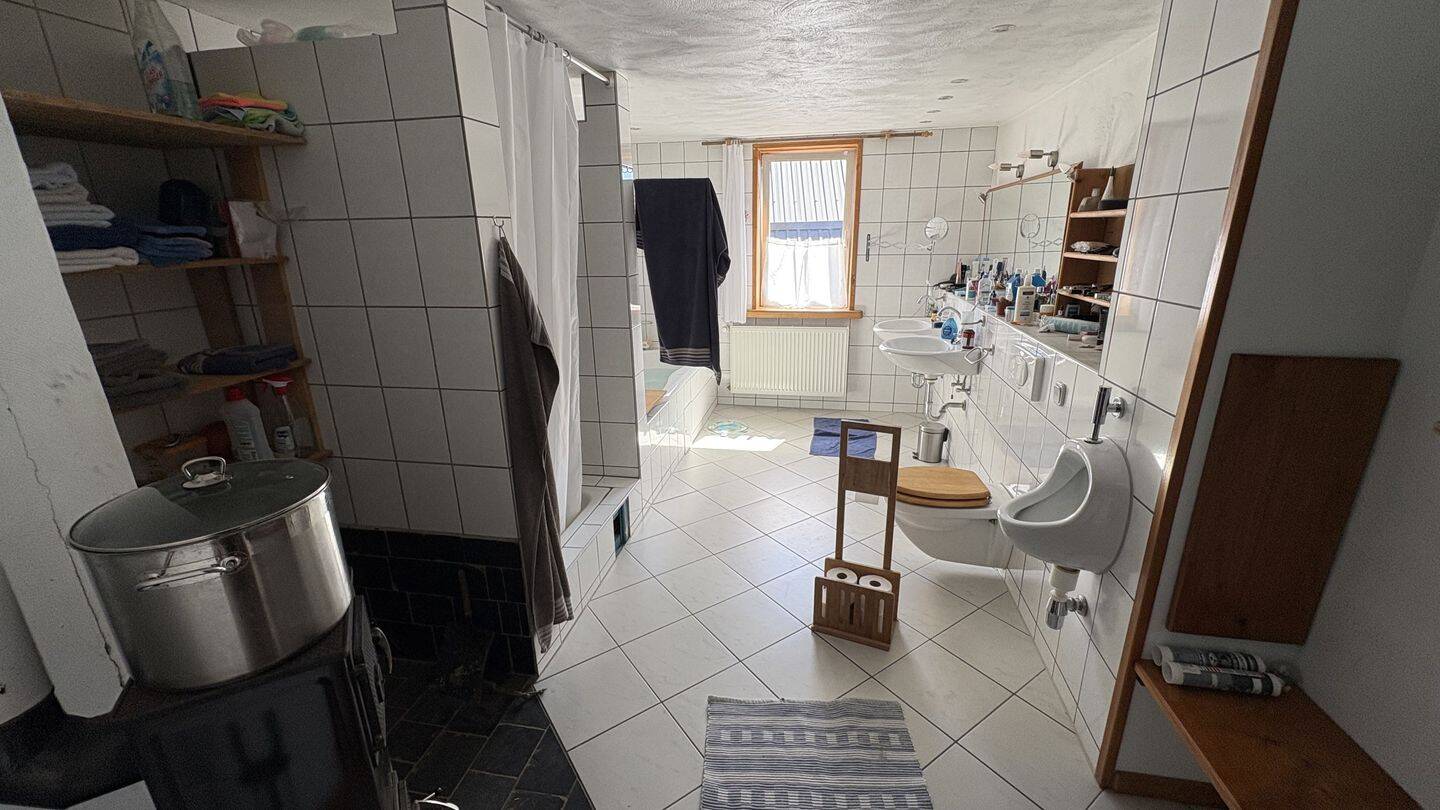 Ehemaliger Bauernhof mit großem Grundstück, Scheune, PV-Anlage und Waldflächen – Oberhain – Vorschaubild 5