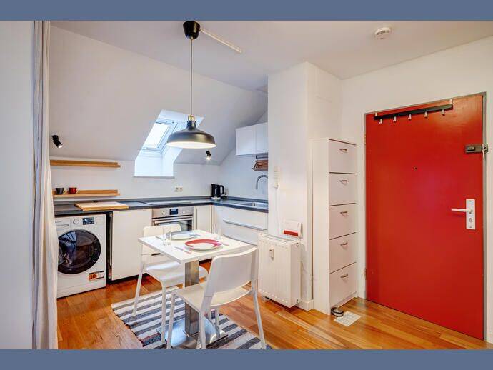 Möbliert: Gut geschnittene Dachterrassenwohnung – München – Vorschaubild 6