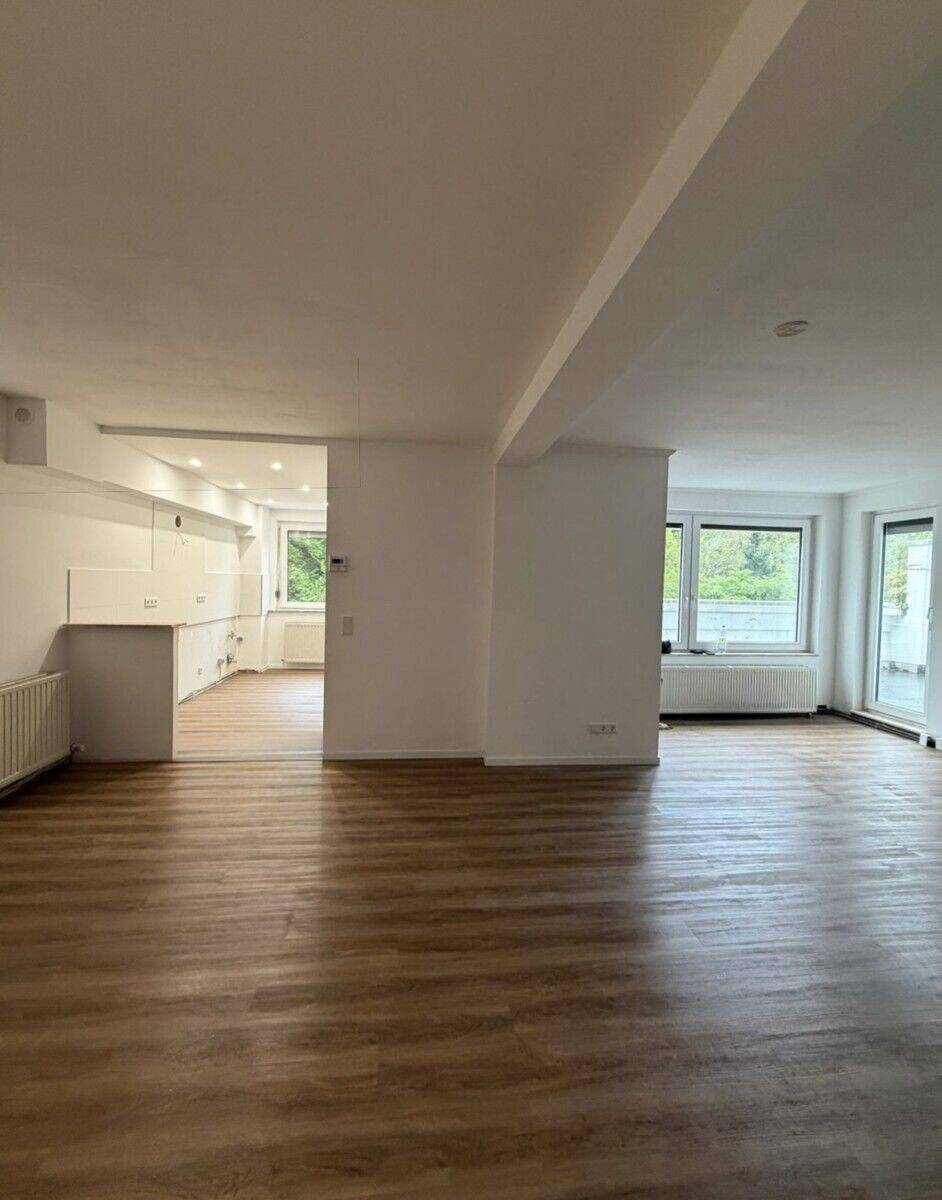 *Sanierte 3 Zimmerwohnung mit Terrasse und eigenen Eingang in Waldlage von Leverkusen Lützenkirchen*