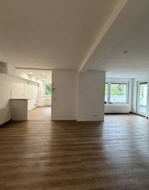 *Sanierte 3 Zimmerwohnung mit Terrasse und eigenen Eingang in Waldlage von Leverkusen Lützenkirchen*