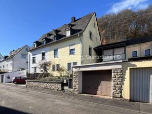 Doppelhaushälfte mit Garage u. Nebengebäude