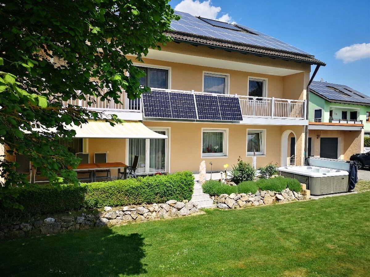 3,5 Zi. Terrassenwhg. mit Garten, Regensburg-Harting – 93055 Regensburg – Bild 1 von 9
