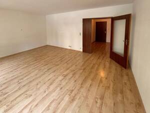 NÜRNBERG-NORD: RUHIG GELEGENE 3-ZIMMER-EG-WOHNUNG MIT GROSSER TERRASSE UND AUSSENSTELLPLATZ – 90408 Nürnberg – Vorschaubild 4